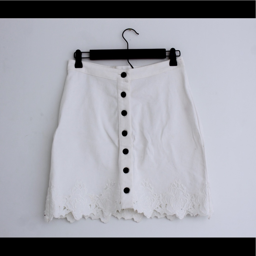 Buttoned White Denim Skirt with Lace on Bottom